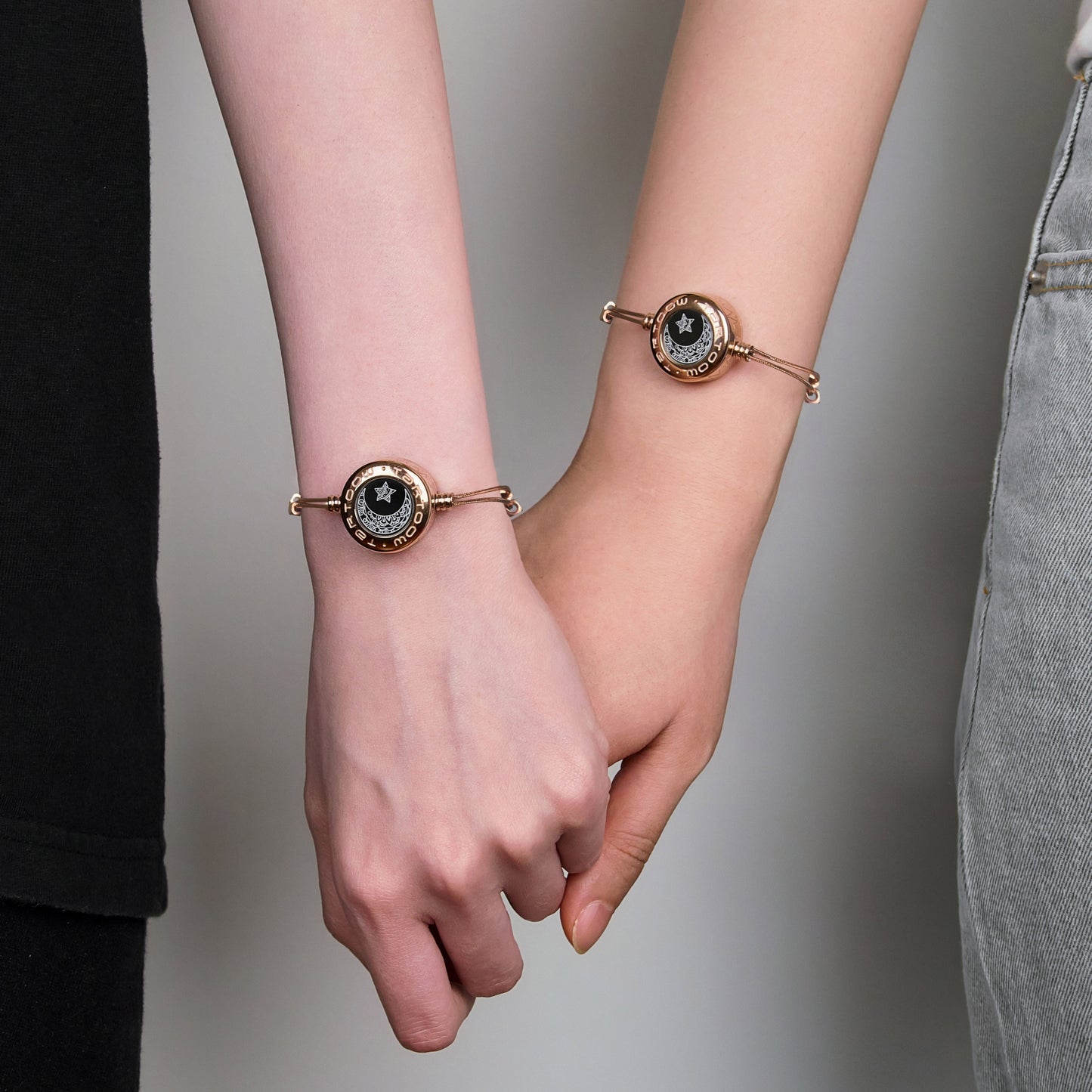 tartoow Long Distance Touch Vibration Bracelets Long Distance Relationship Gifts for Girlfriend Boyfriend Love Bracelets for Couples Bluetooth GD001