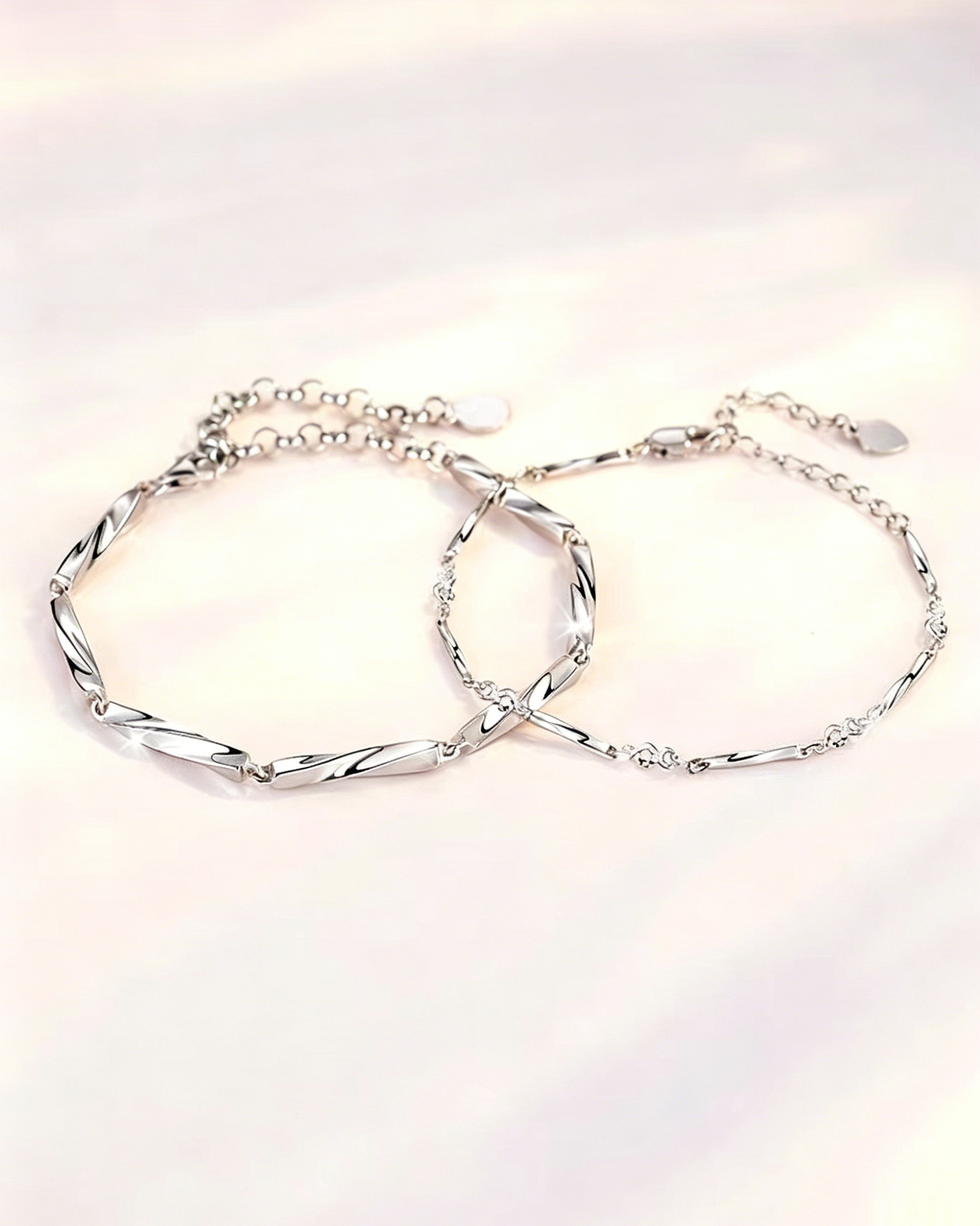 tartoow Mobius Twisted Chain Bracelet for Women Men, Minimalist Adjustable Silver Plated Couple Bracelet Stackable Jewelry Gift SL02