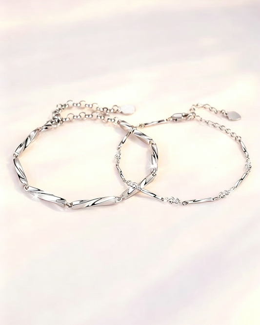 tartoow Mobius Twisted Chain Bracelet for Women Men, Minimalist Adjustable Silver Plated Couple Bracelet Stackable Jewelry Gift SL02