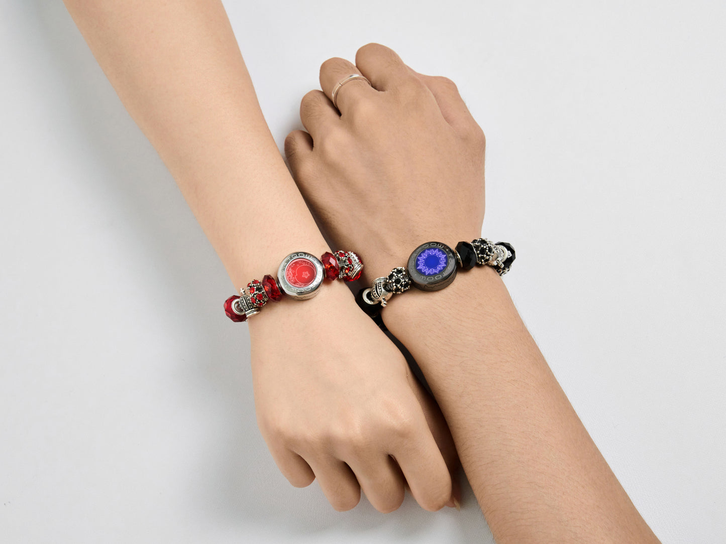 tartoow Touch Vibration Bracelets Long Distance Relationship Tap Love Bracelets for Couples Gifts for Girlfriend Boyfriend Bluetooth Z001 Black S Gold M